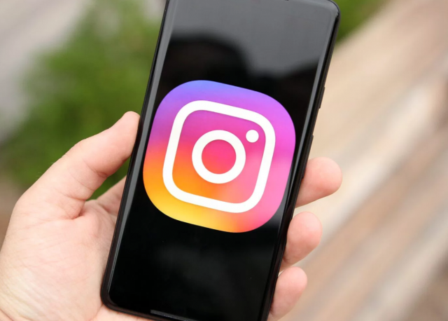Kako podeliti priču na Instagram i Facebook u isto vreme?