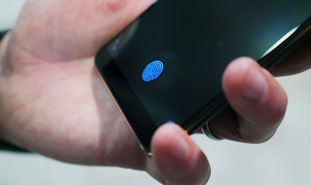 Stigao je prvi telefon sa čitačem otiska prstiju ispod ekrana! (VIDEO)